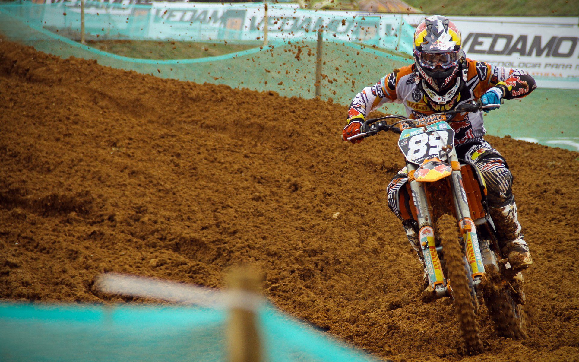 篮网狂胜新疆队，当米切尔的指尖触碰到长城砖缝