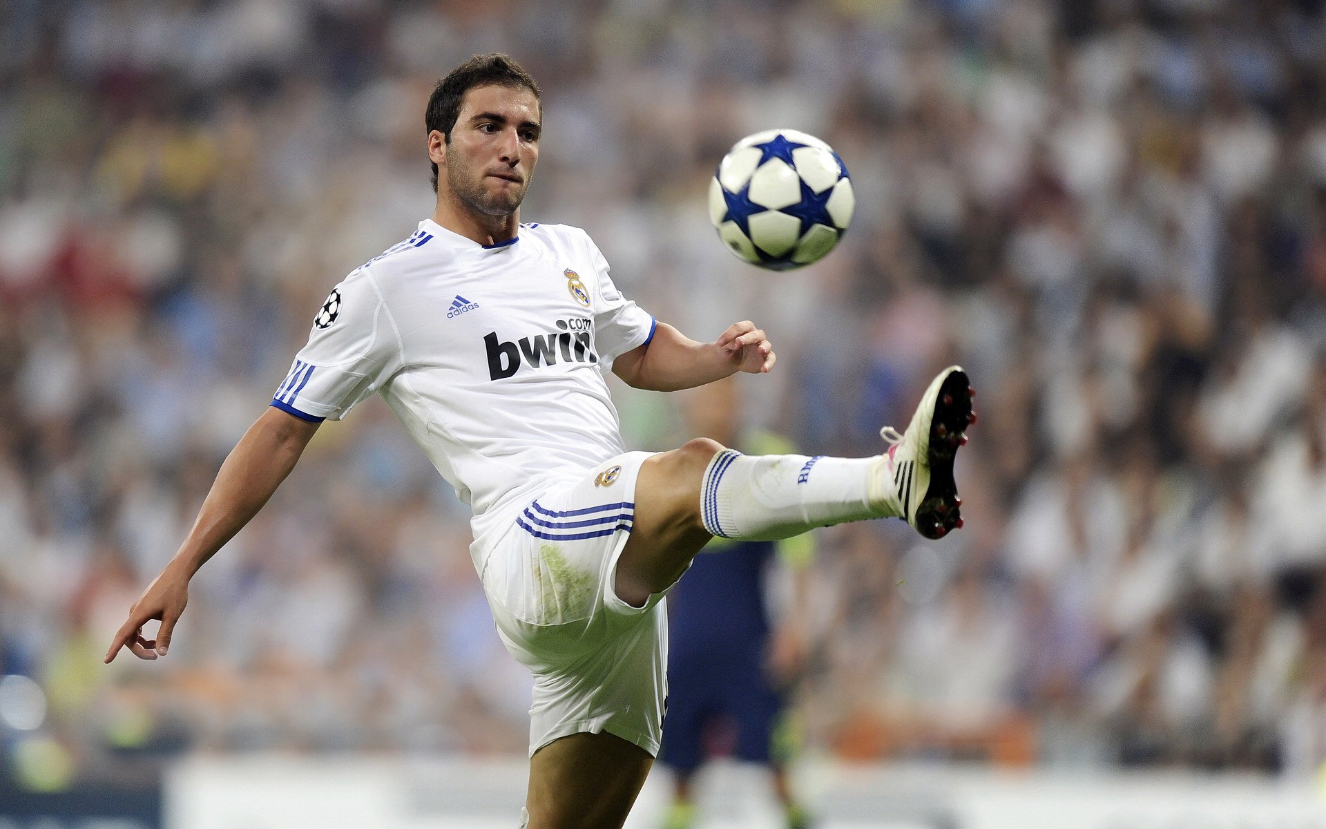 巴萨横扫瑞典,拉亚成为关键先生,从门线到中场的战术革命