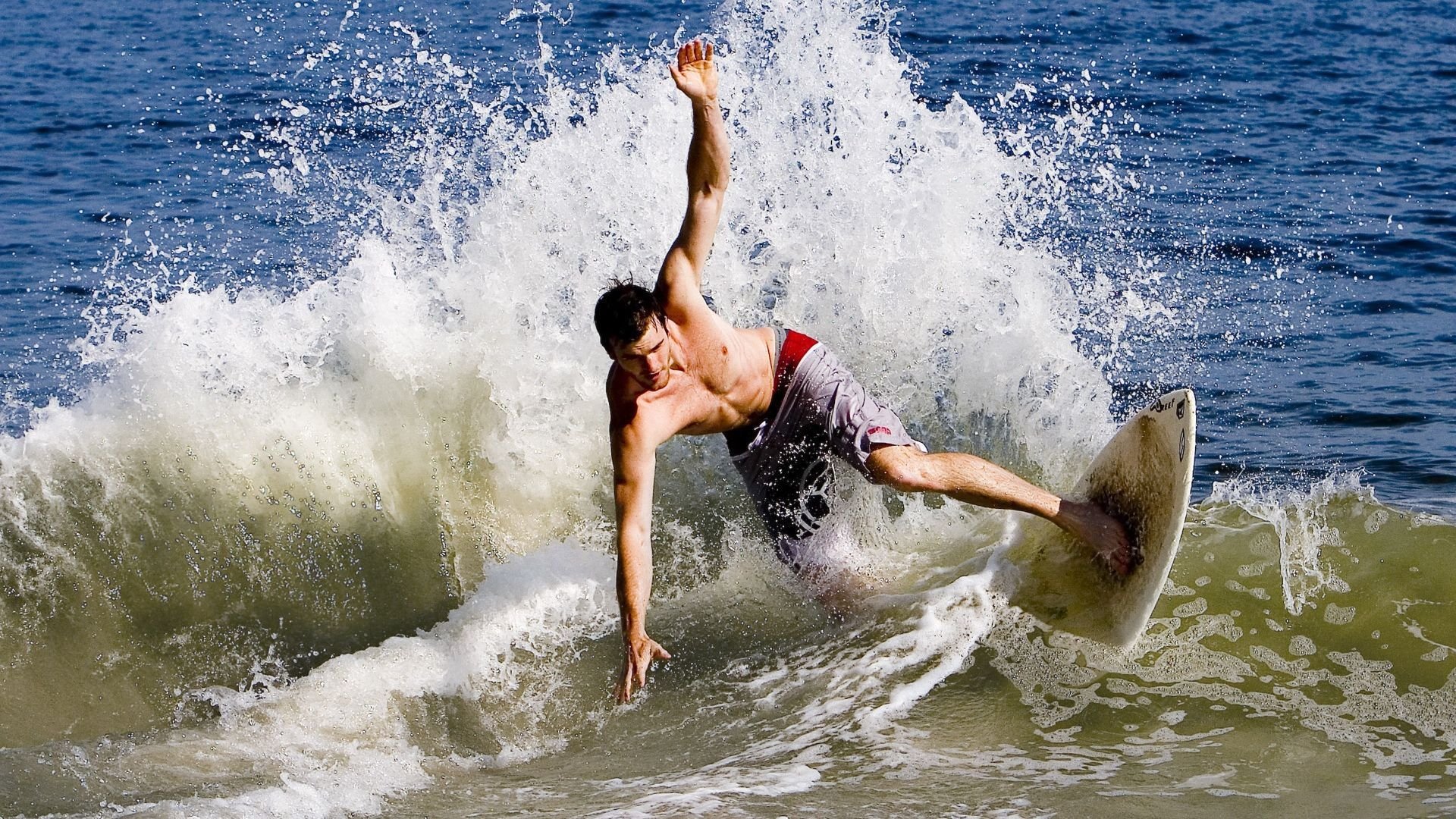 马克西末节狂飙接管比赛，热火踏平鹈鹕彰显团队韧性