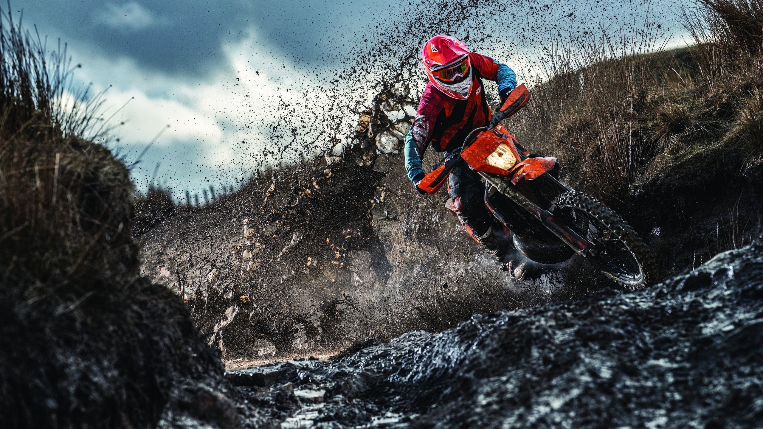 欧冠决赛焦点战，挪威鏖战西班牙，一场关于足球本质的终极叩问